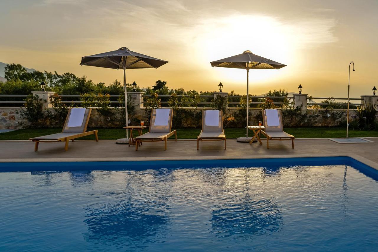 Villa Despanto by Posarellivillas