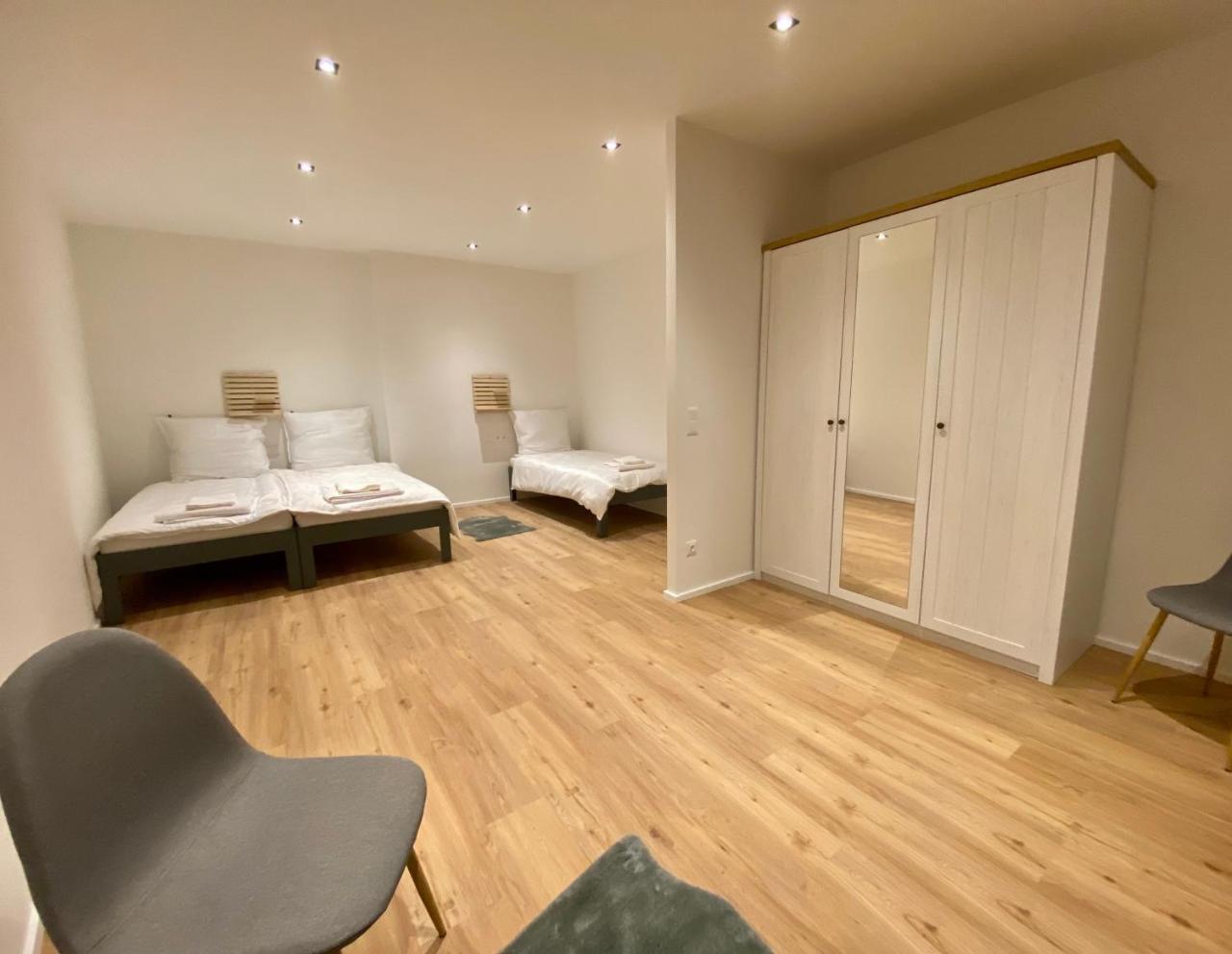 Lion's Rooms N Apartments