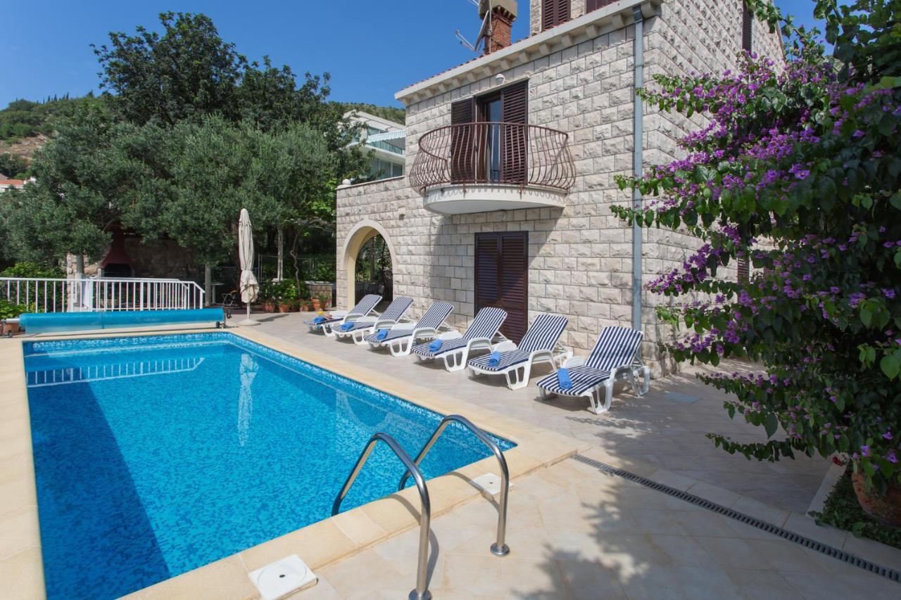 Villa Ana
