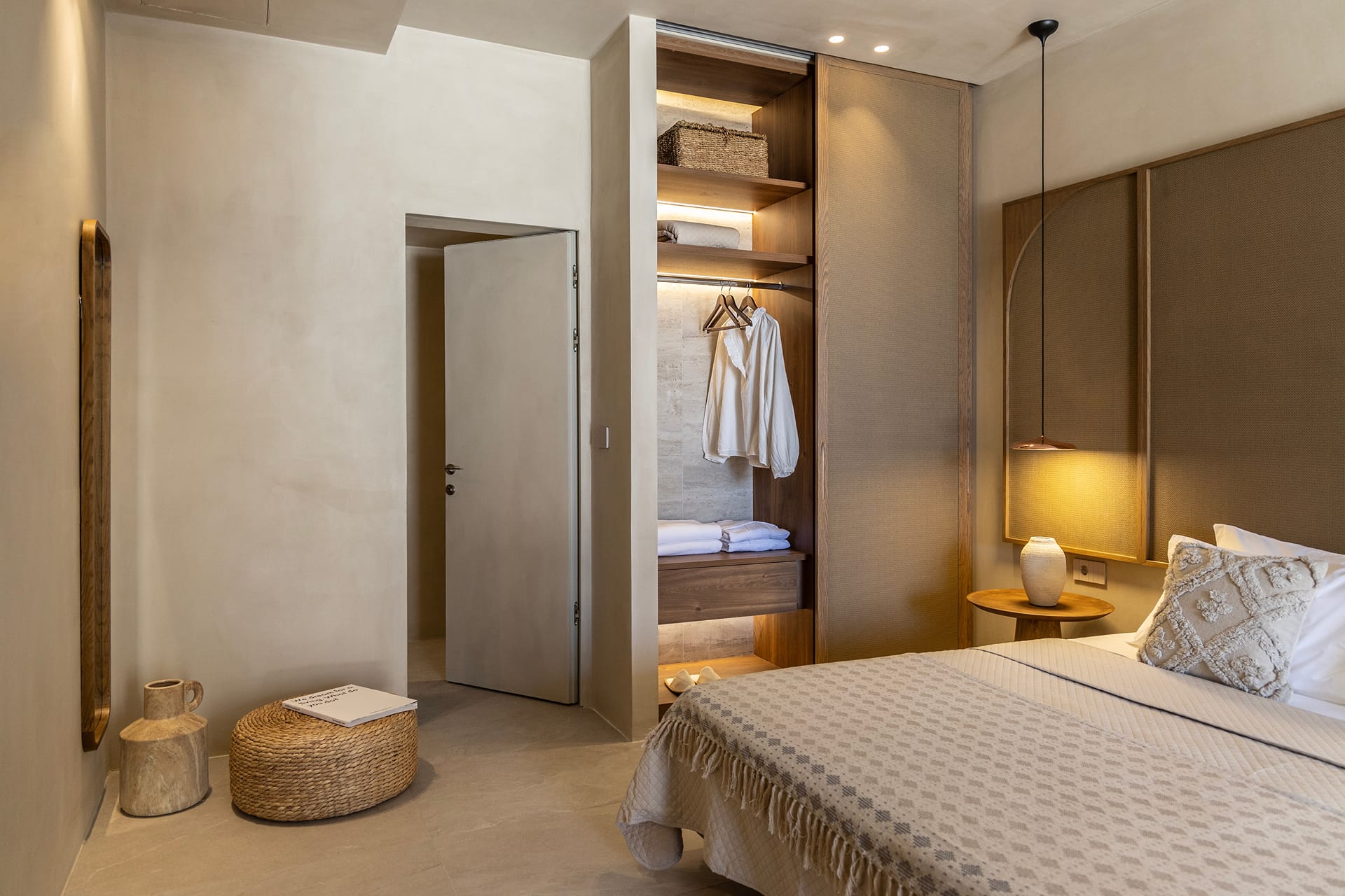 Elea Luxury Suites