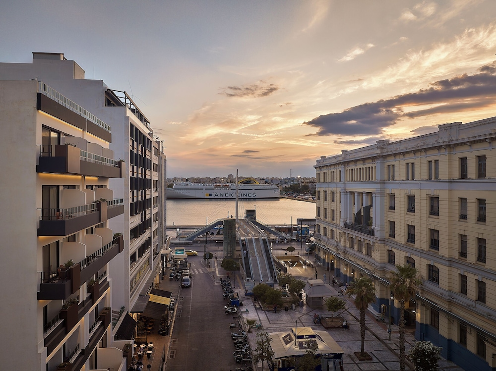 Mural Piraeus Hotel