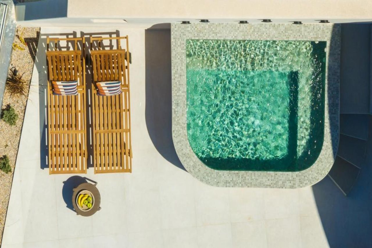 Eteo Santorini Luxury Suites