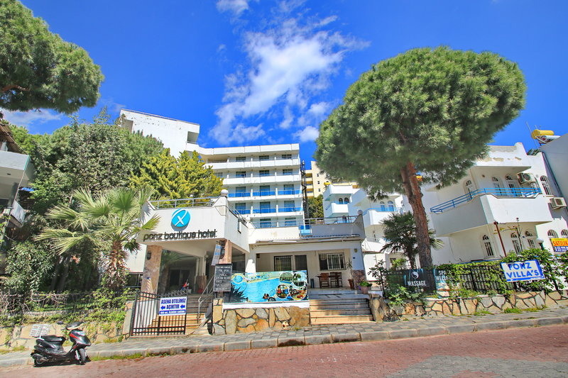 Ponz Hotel