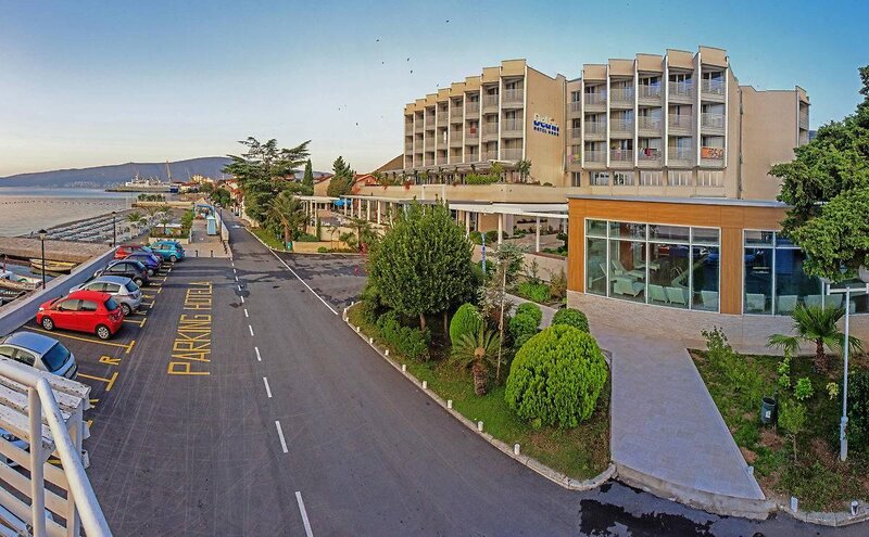 Carine Hotel Delfin