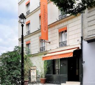 Caulaincourt Square Hostel