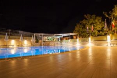 Konstantinos Hotel & Apartments