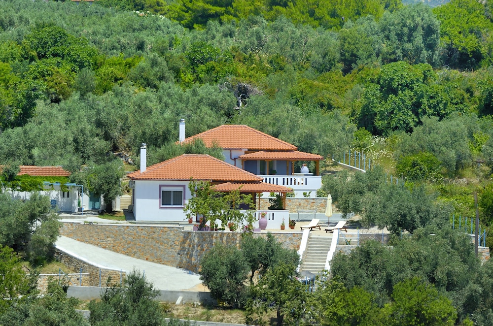 Mega Nero Cottage