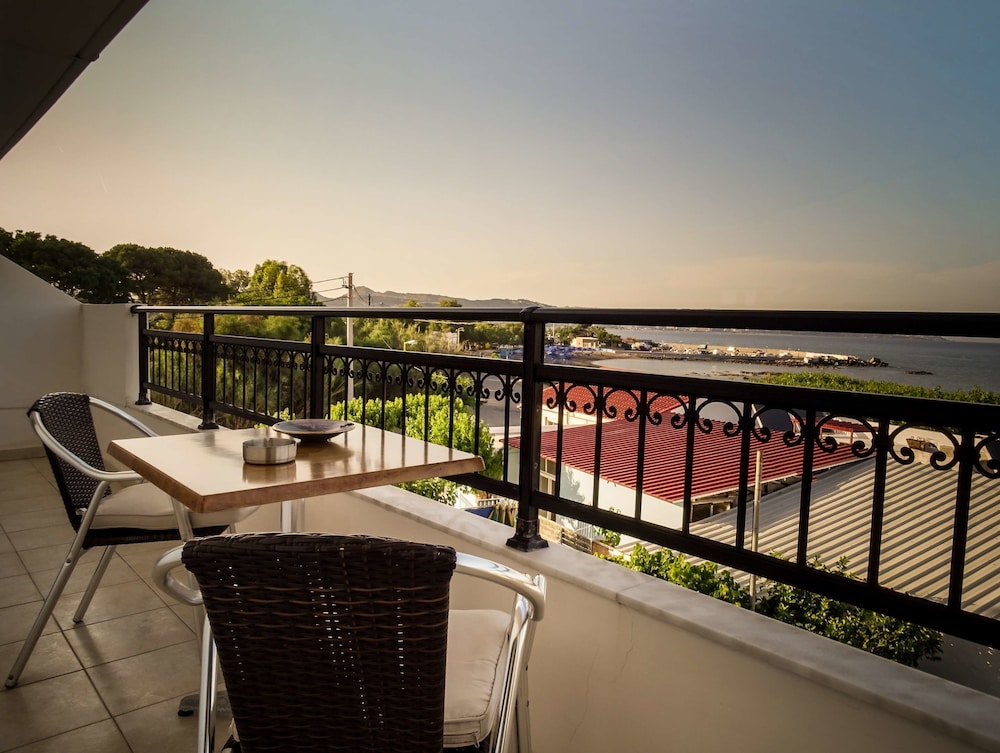 Tsambikos Apartments