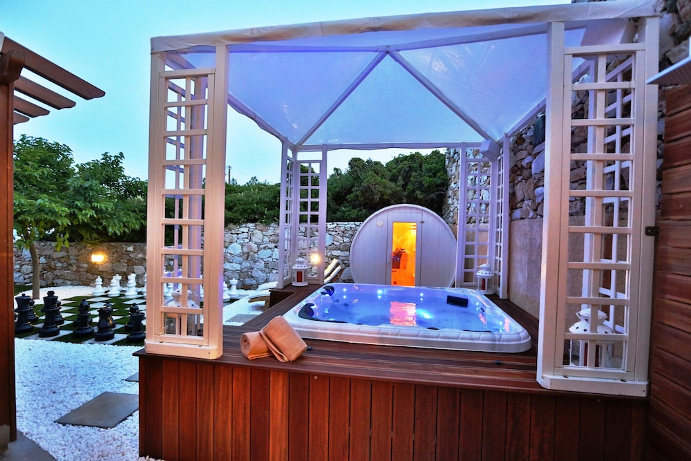 Ventoura Studios & Apartments