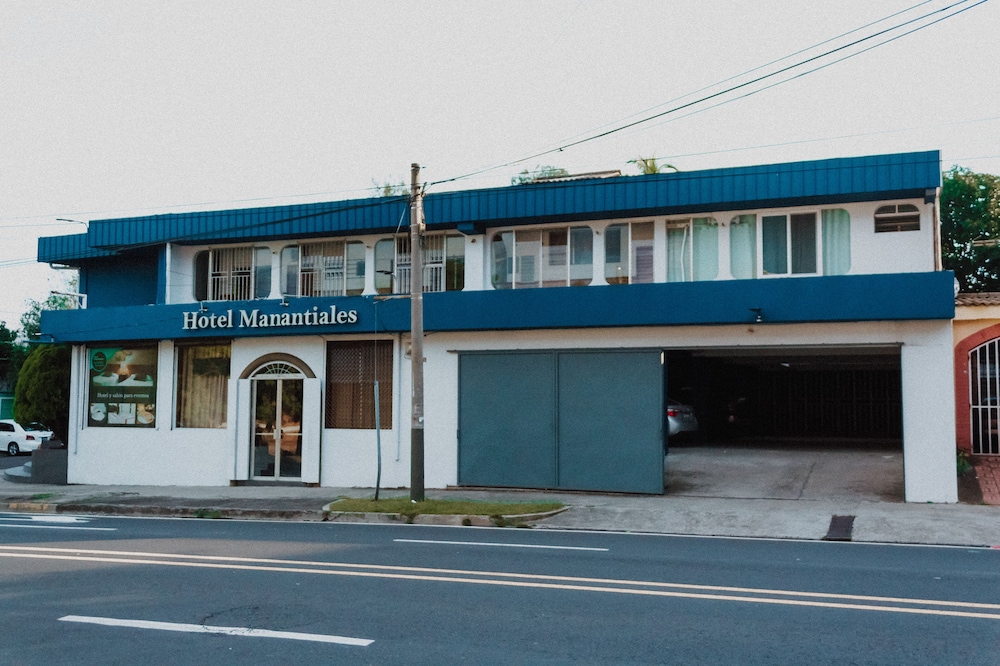 Hotel Manantiales