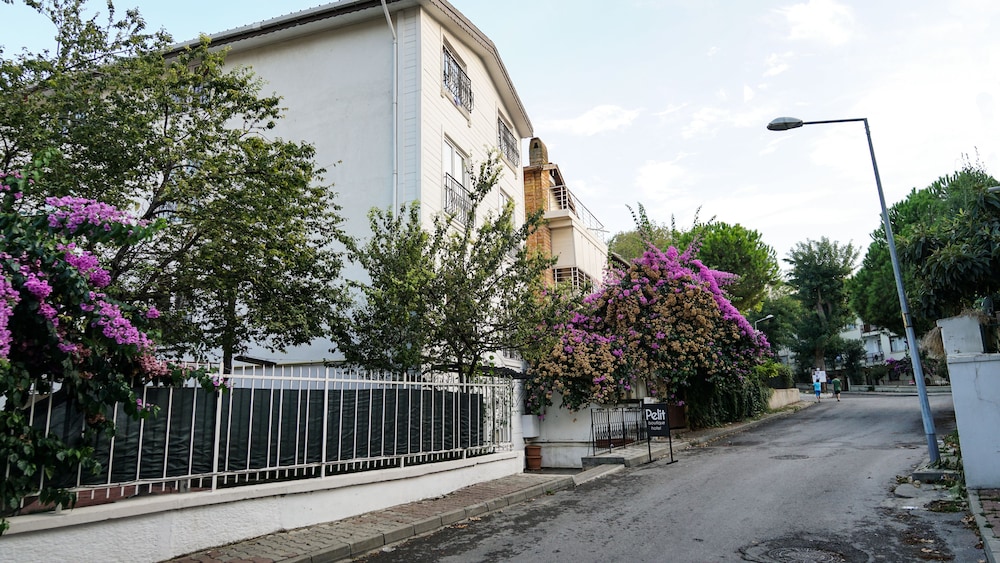 Pelit Boutuqie