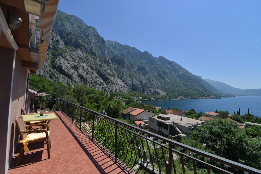 J & P Apartments Orahovac