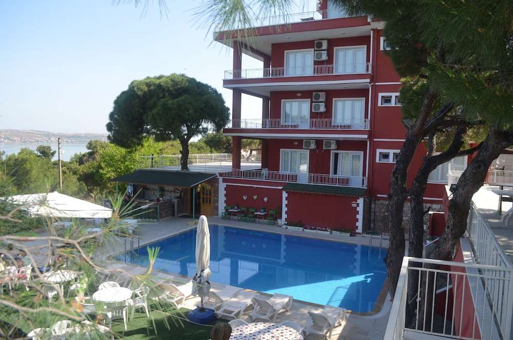 Tunc Hotel