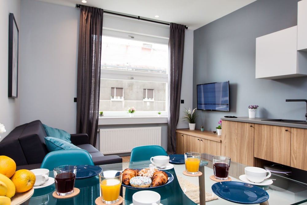 Rooms & Apartments Glossy