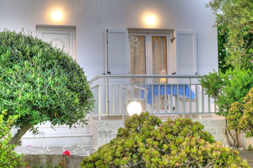 John & 's Rooms & Studios