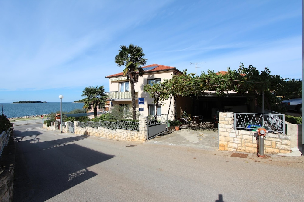 Rooms And Apartments Bella Vista