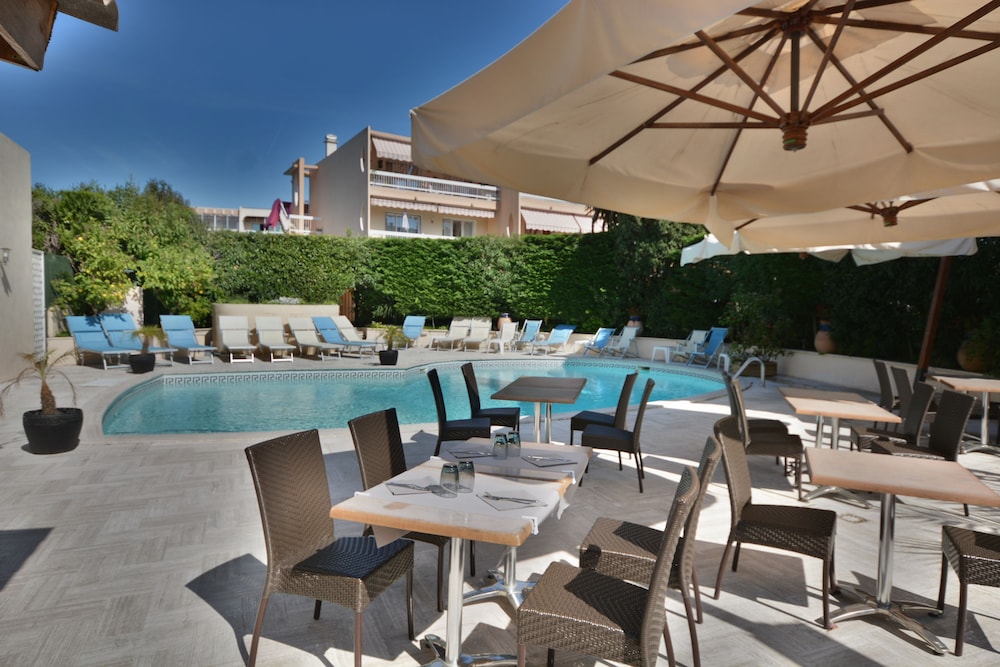 Hotel De La Mer