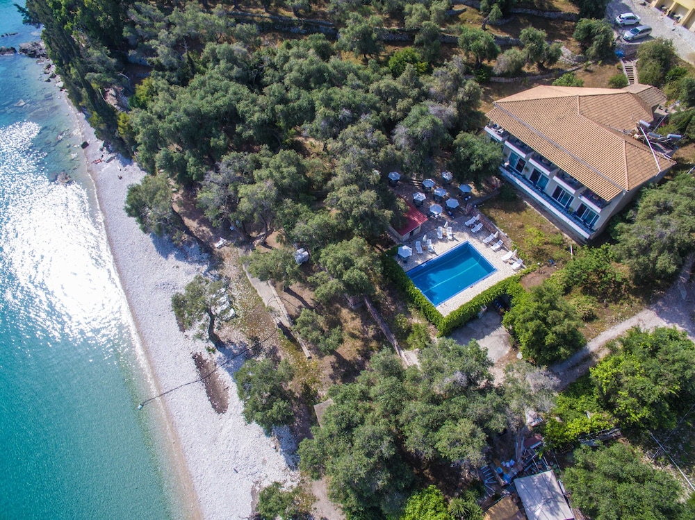 Amfitriti Hotel & Studios