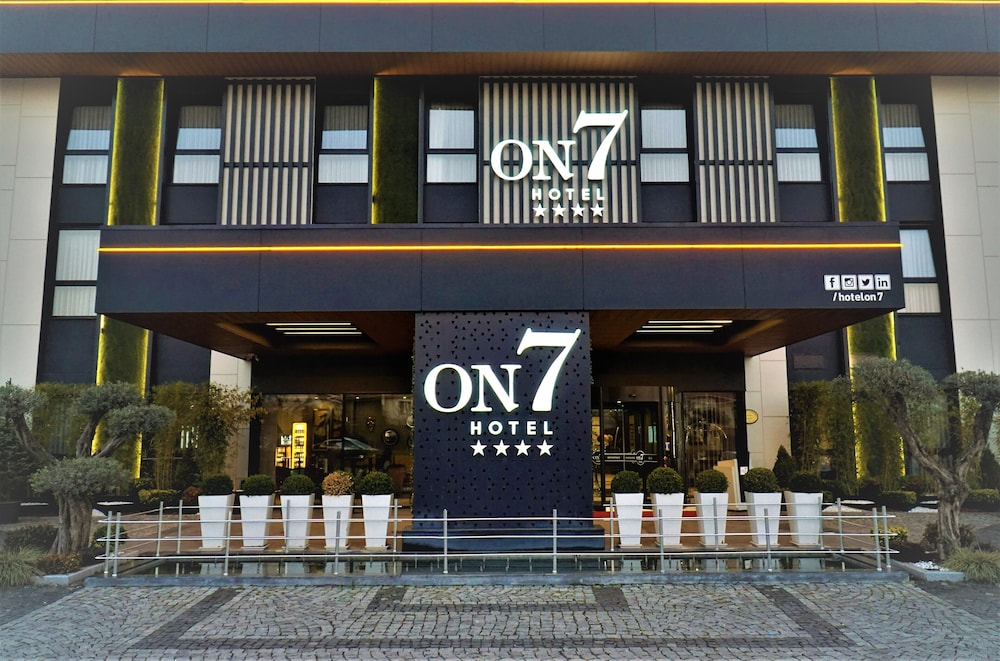 Hotel On7