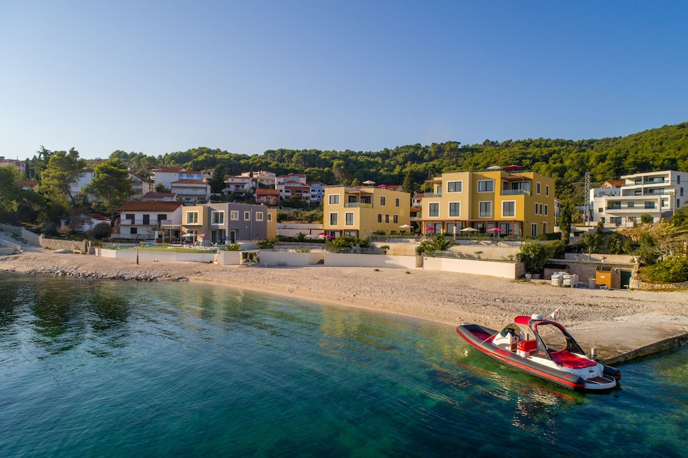 Beach Apartments Slatine