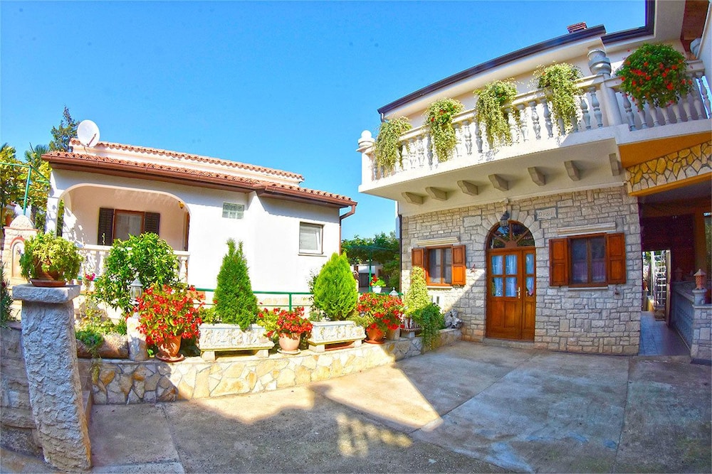 Olive Apartments