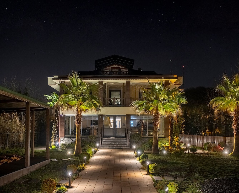 Mata Boutique Hotel