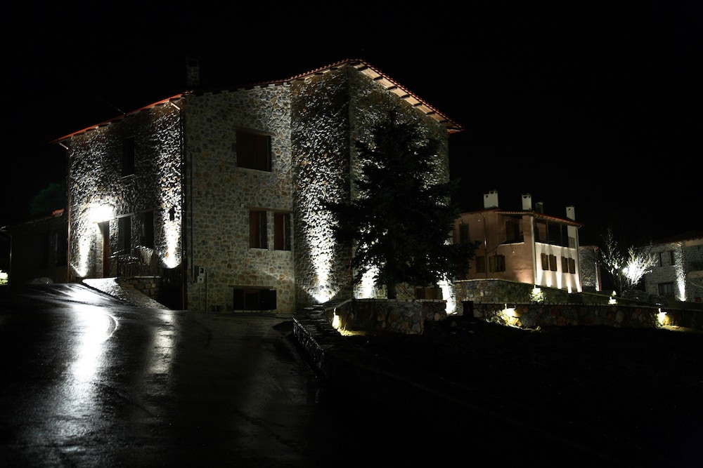 Mainalia Villas & Suites