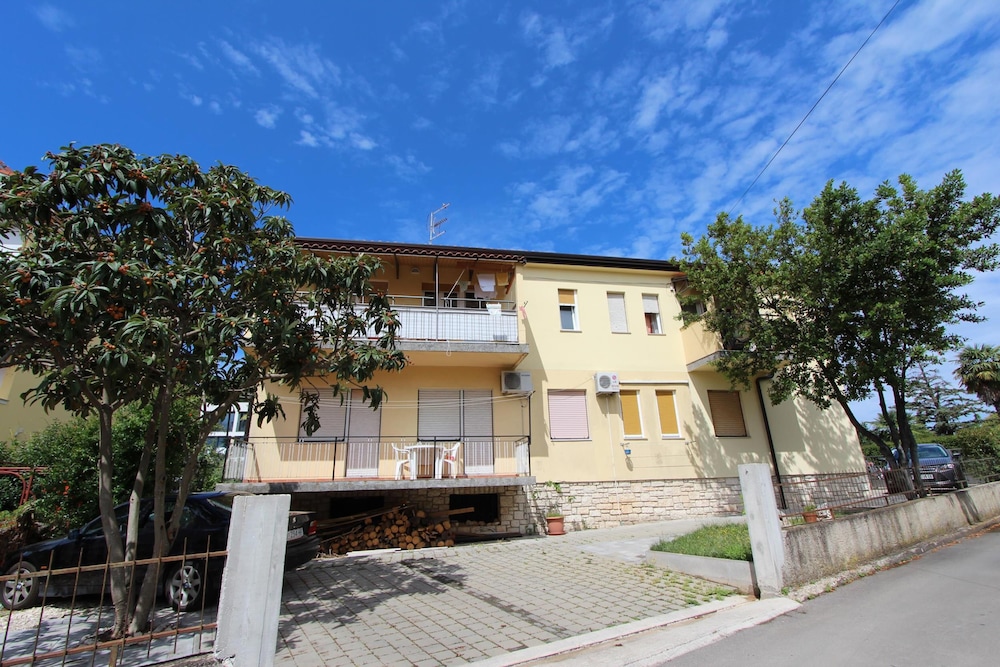 Apartments Godena