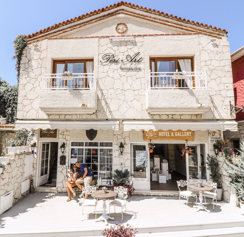 Peri Art Alacati Boutique
