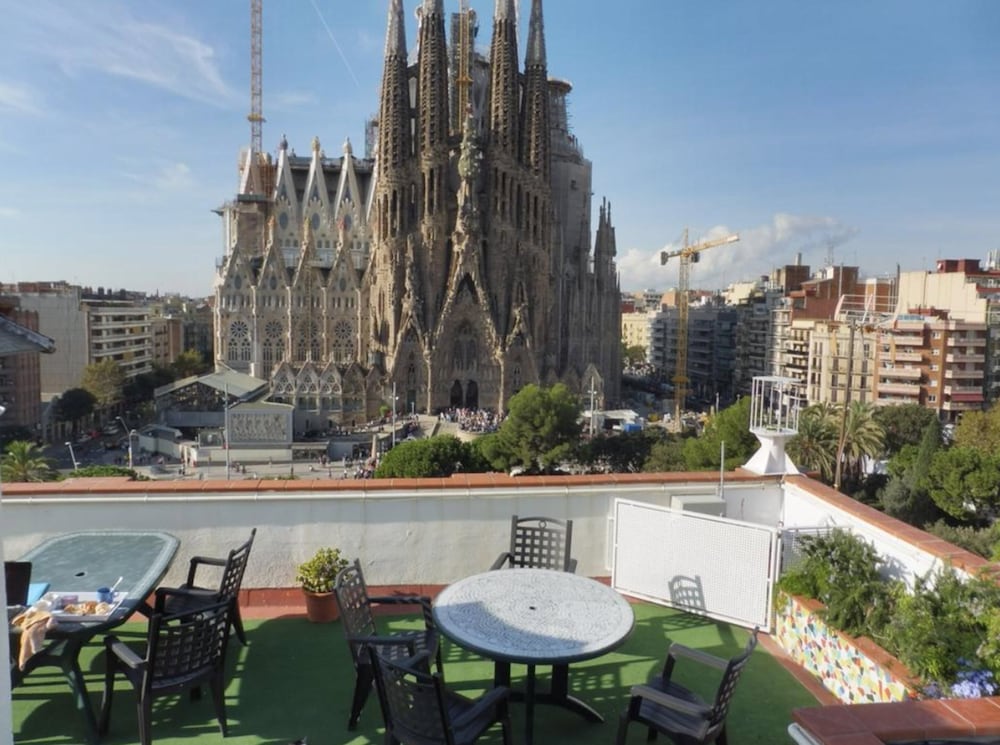 Gaudi's Nest Apartments