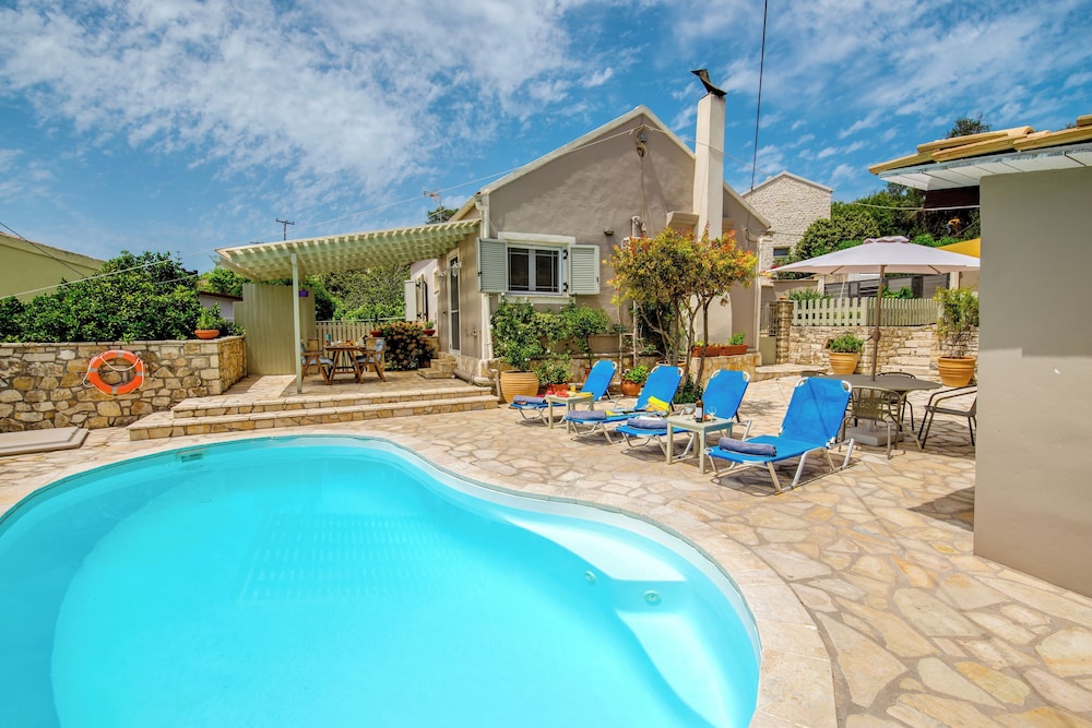 Loggos Private Pool Cottage Misoula