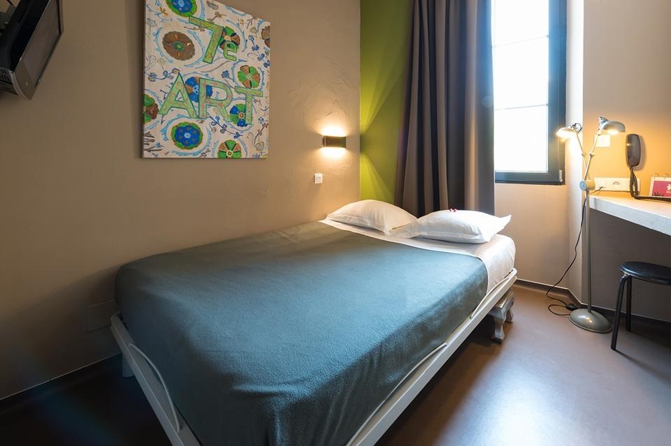 7 Art Hotel