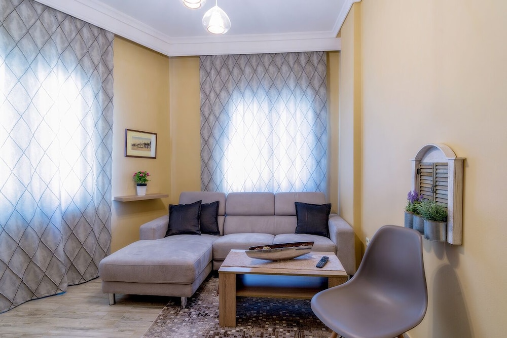 Kentrikon Deluxe Apartment by Must