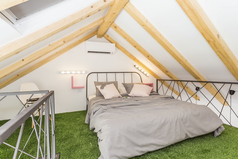 Apartment Shiny Love