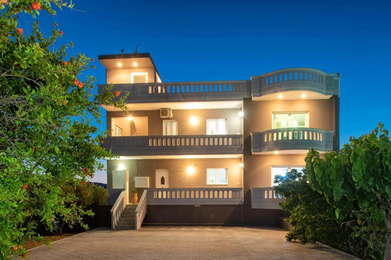 Majestic Apartments