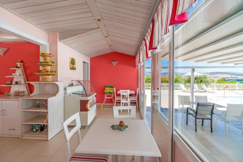 Leonidas Resort