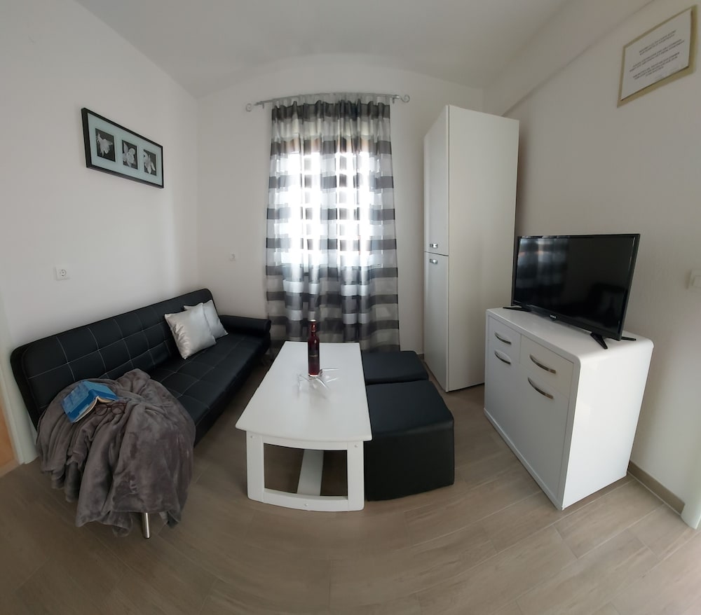 Apartments Karlo