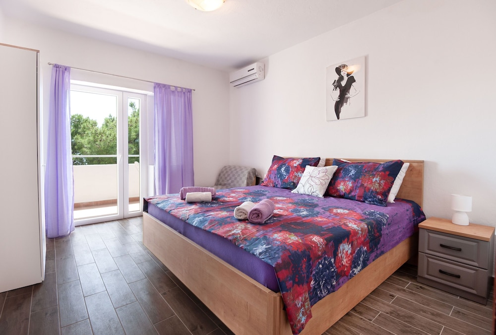 Apartment & Rooms Lile