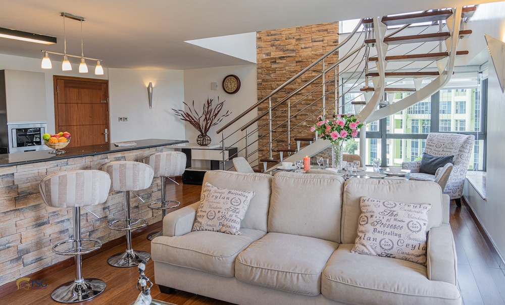 The Lofts At Wood Avenue