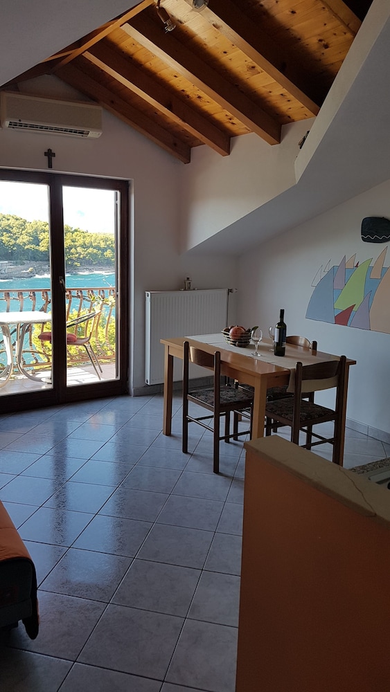 Apartments & Room Caric
