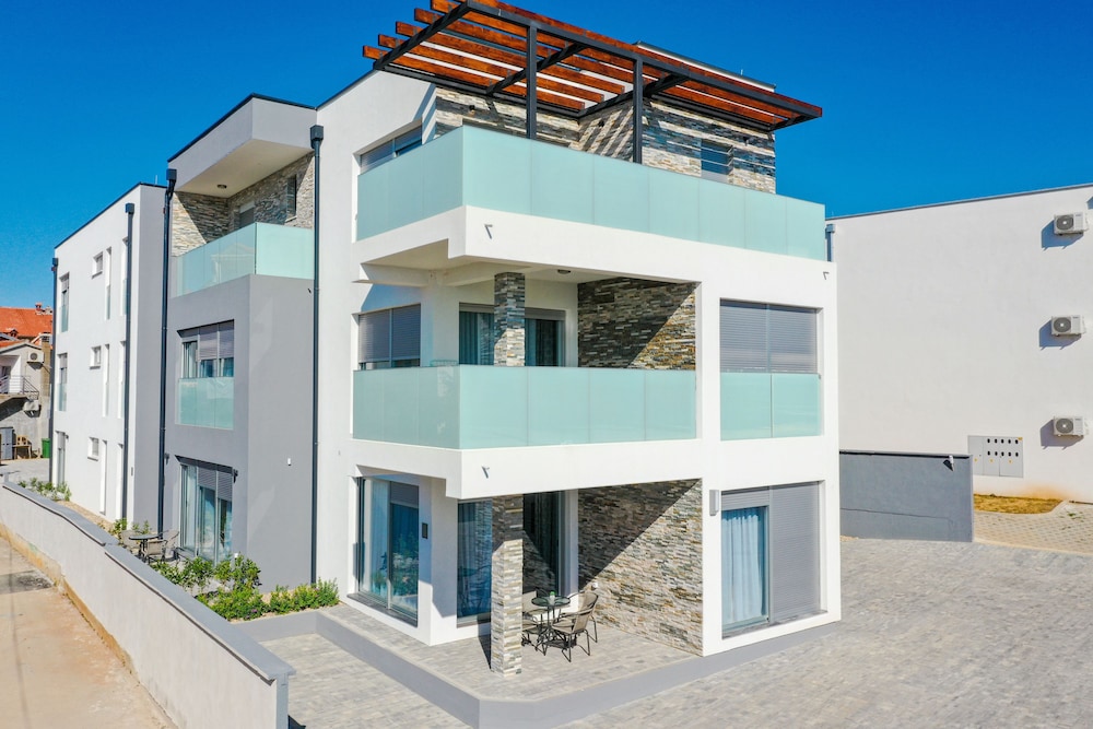 Sandy Beach Apartments