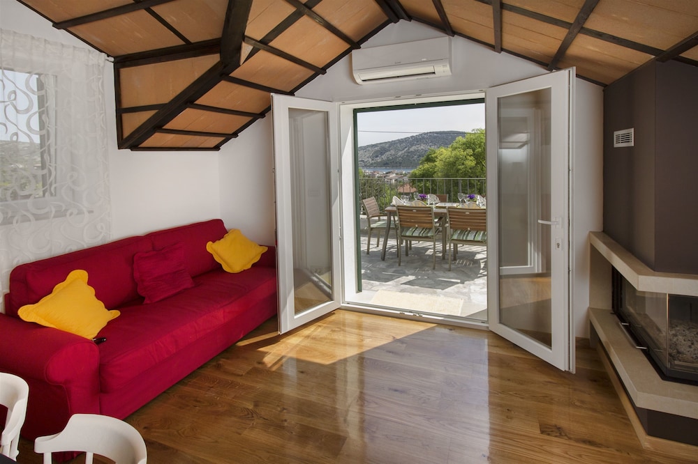 Dalmatian Stone Villa Burica