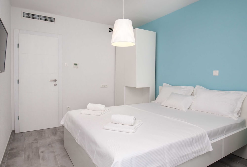 Apartments Dva Galeba