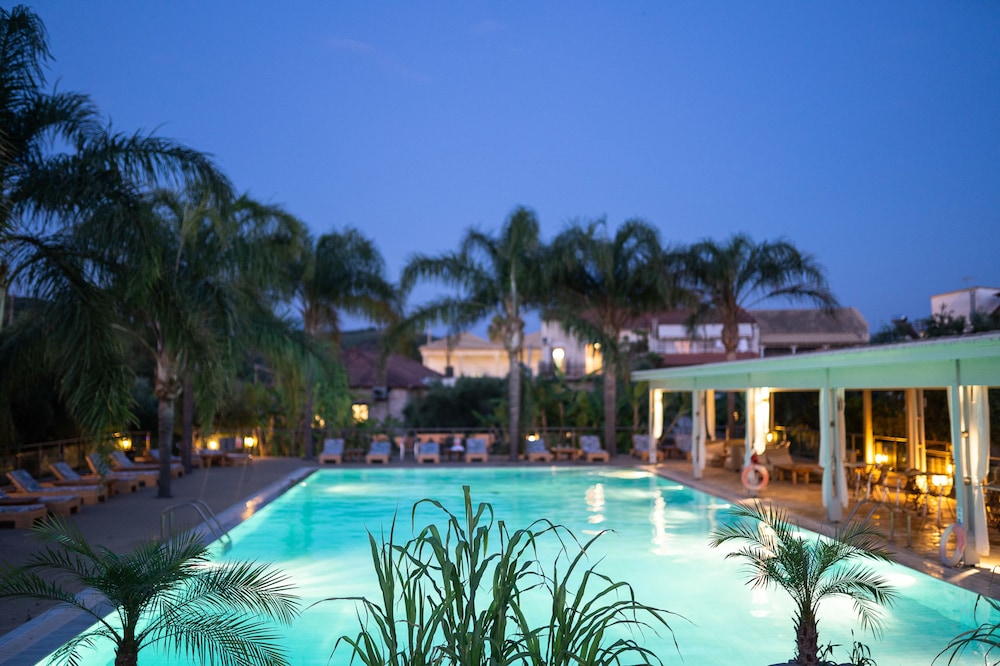 Zoe Resort