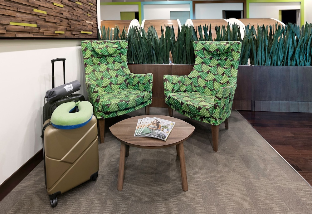 Sleep 'n Fly Sleep Lounge