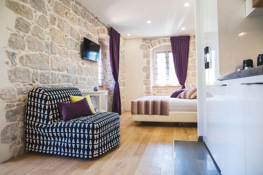 Sir George Luxury Suites