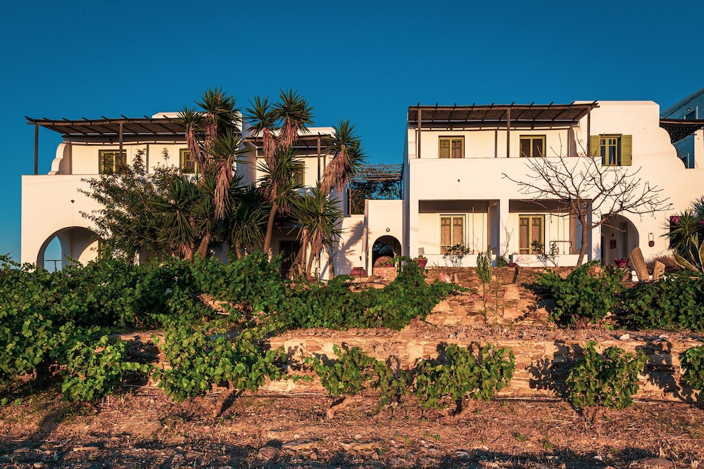 Ailouros Summer Hotel