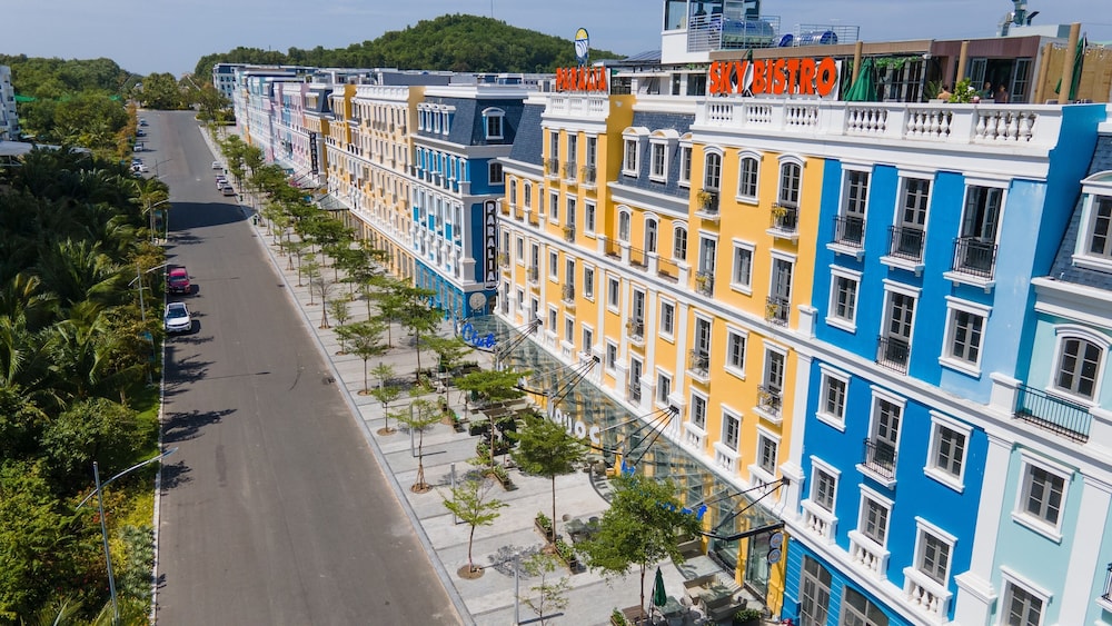 Paralia Khem Beach Hotel