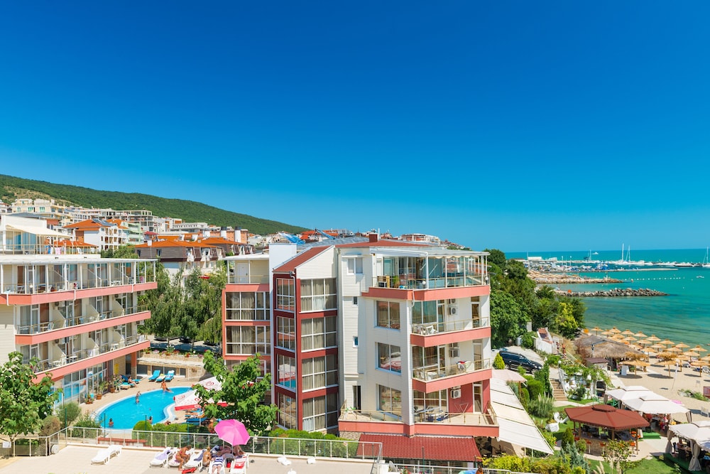 Iris Hotel