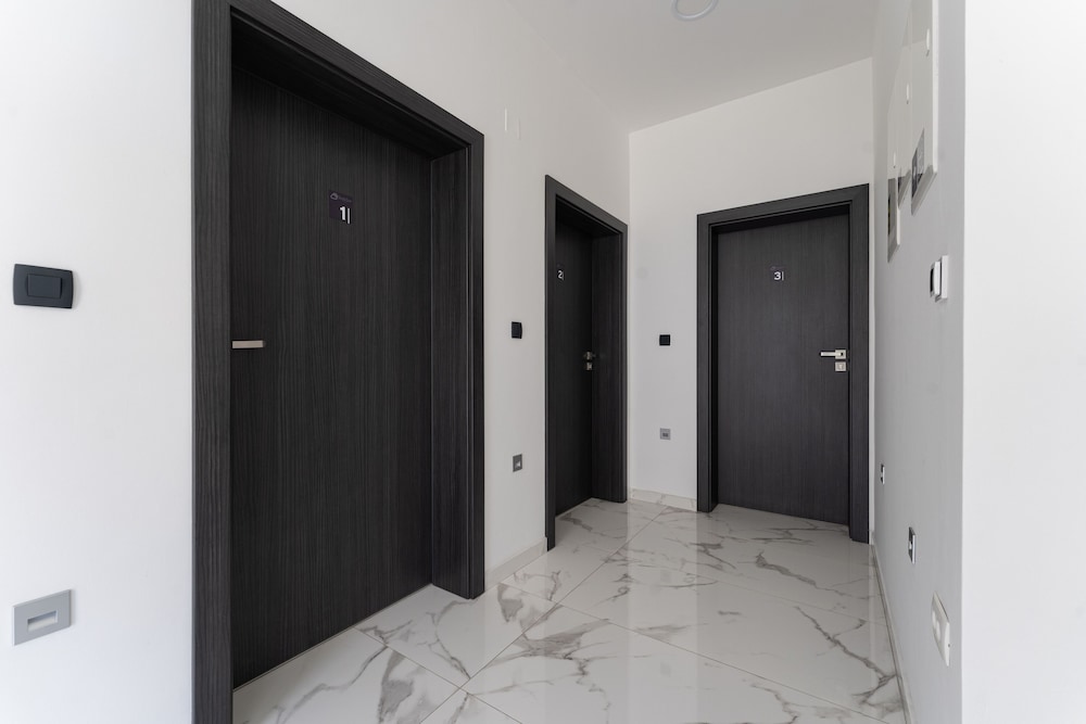 Sky & Sun Luxury Rooms